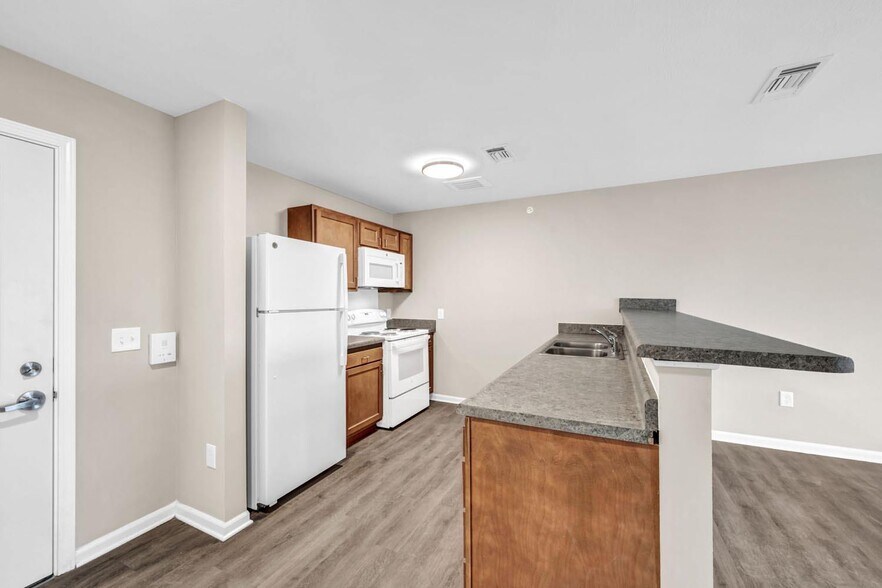 6500 Powers Blvd, Parma, OH à louer - Photo du bâtiment - Image 2 de 40