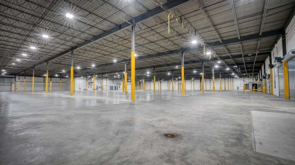 195 13th Ave, Ronkonkoma, NY for lease - Interior Photo - Image 3 of 4