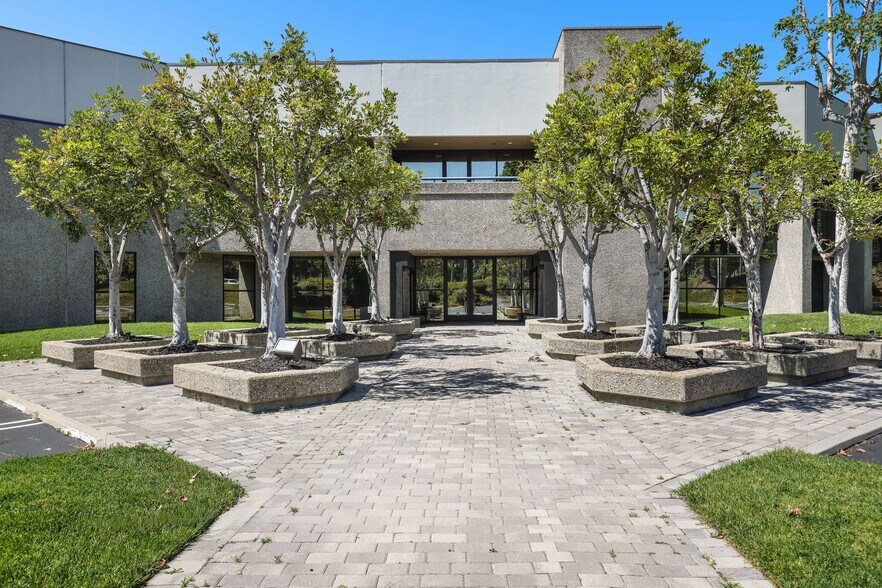 3150 E Birch St, Brea, CA à vendre - Photo du bâtiment - Image 2 de 18