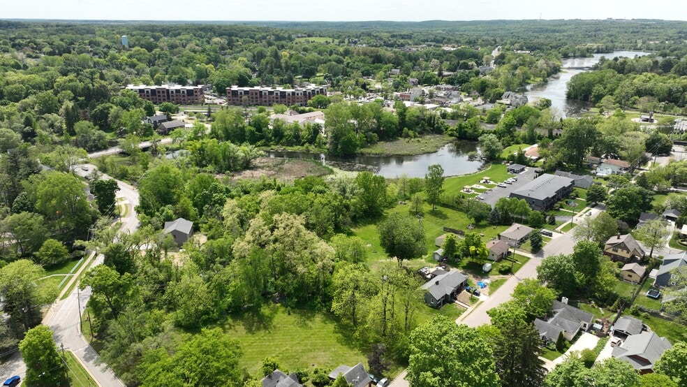 130 River Dr, Milford, MI for sale - Building Photo - Image 3 of 19