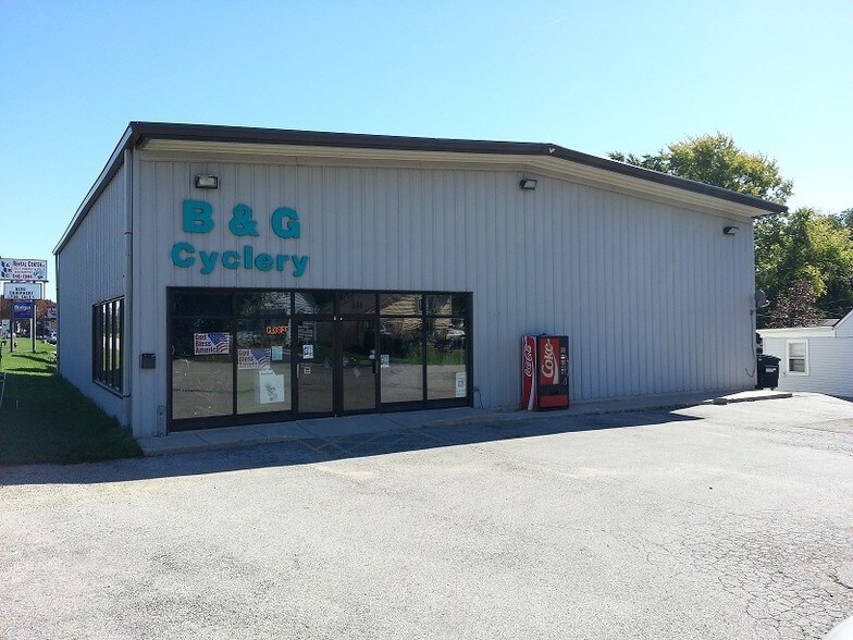 131 E Rollins Rd, Round Lake Beach, IL à vendre - Photo du bâtiment - Image 2 de 38