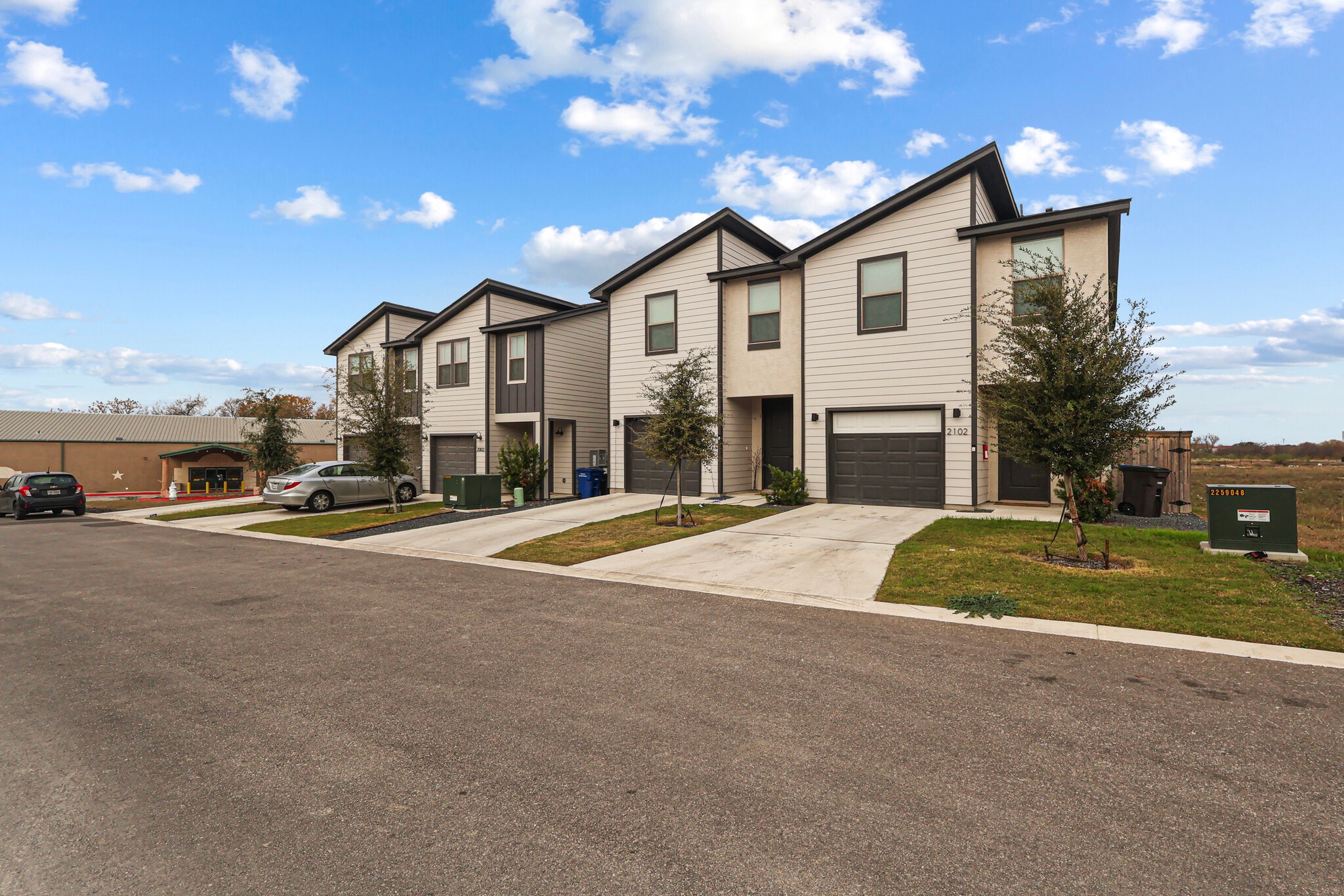 Van Cleave Modern - Fully Leased portfolio of 1 properties for sale on LoopNet.ca Primary Photo- Image 1 of 14