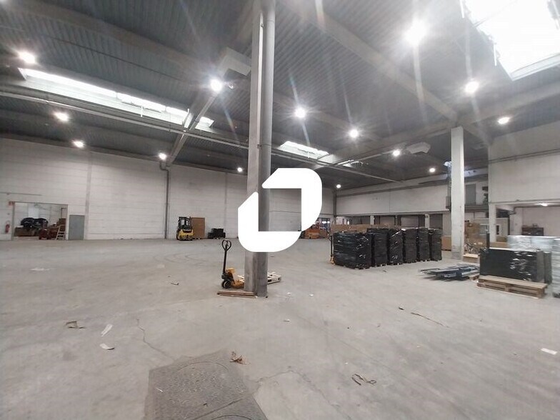 Flex in Maurepas for lease - Interior Photo - Image 3 of 11