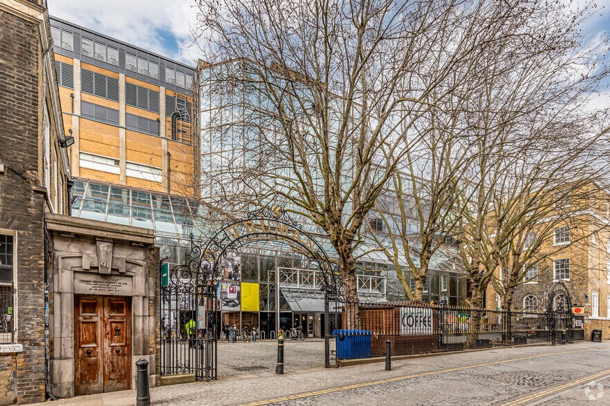 91 Brick Ln, Londres à louer - Photo du bâtiment - Image 2 de 7