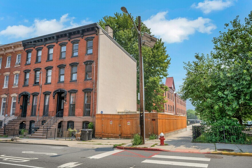 514 Manila Ave, Jersey City, NJ à vendre - Photo principale - Image 1 de 23