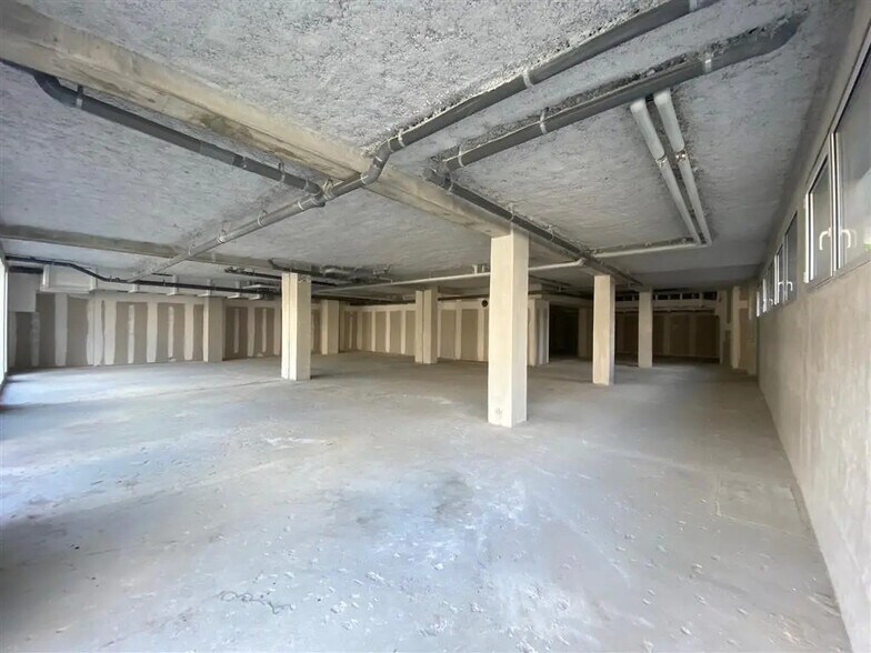 Local d'activités dans Ivry-sur-Seine à vendre - Photo du bâtiment - Image 2 de 8