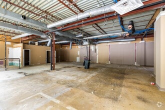 622 N 108th Ct, Omaha, NE for lease Interior Photo- Image 2 of 3