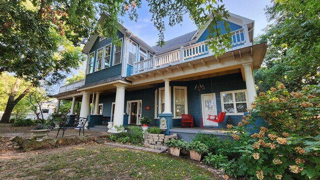 Plus de détails pour 224 W Chickasaw St, Tahlequah, OK - Services hôteliers à vendre