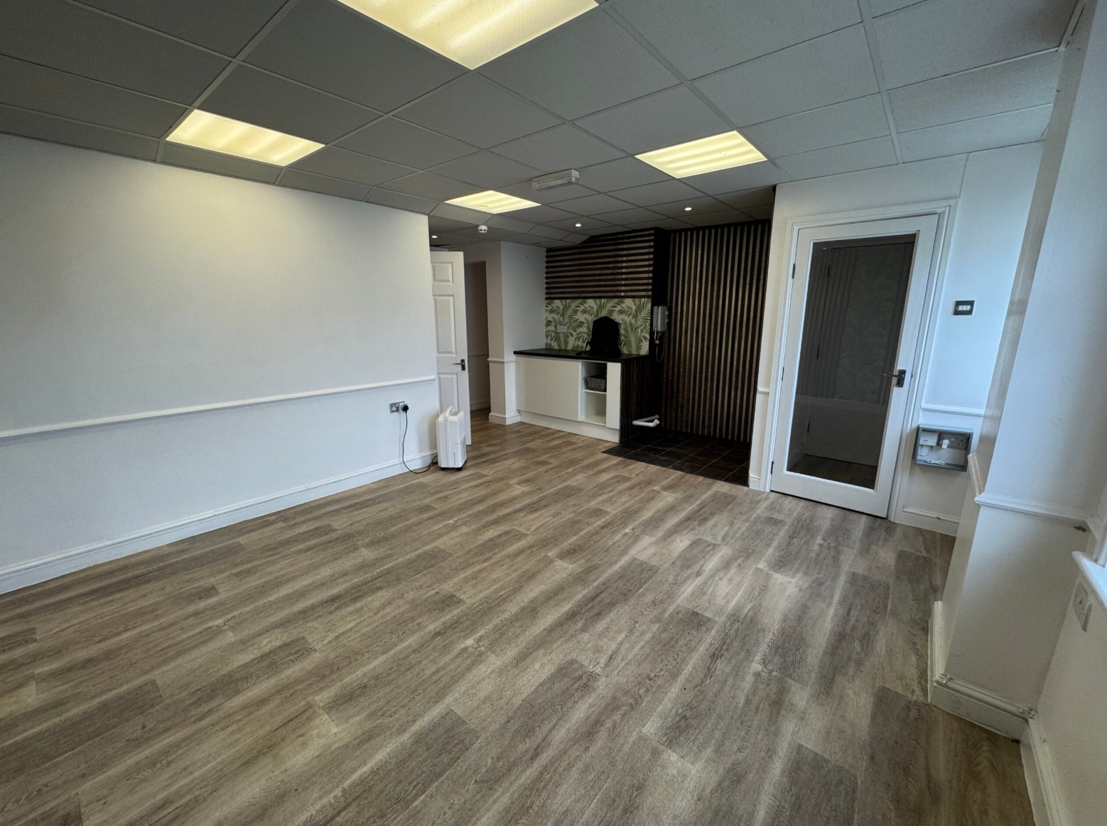 117B Dorchester Rd, Weymouth for lease Interior Photo- Image 1 of 3