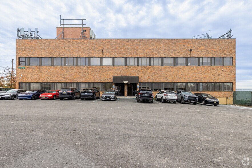 4295 Arthur Kill Rd, Staten Island, NY à louer - Photo du bâtiment - Image 3 de 4