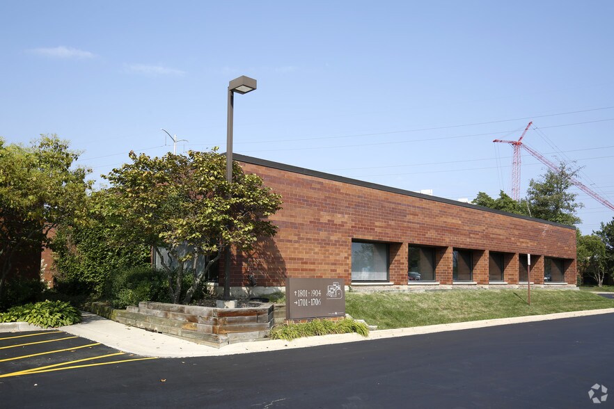 666 Dundee Rd, Northbrook, IL à louer - Photo du bâtiment - Image 3 de 19