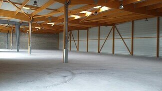 Plus de détails pour 2 Rue Du Maréchal De Lattre De Tassigny, Élancourt - Local d'activités à louer