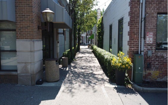 107 Kercheval Ave, Grosse Pointe, MI à louer - Photo du bâtiment - Image 3 de 7
