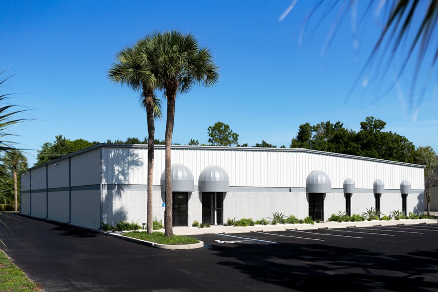5826-5830 Corporation Cir, Fort Myers, FL for sale - Building Photo - Image 1 of 16