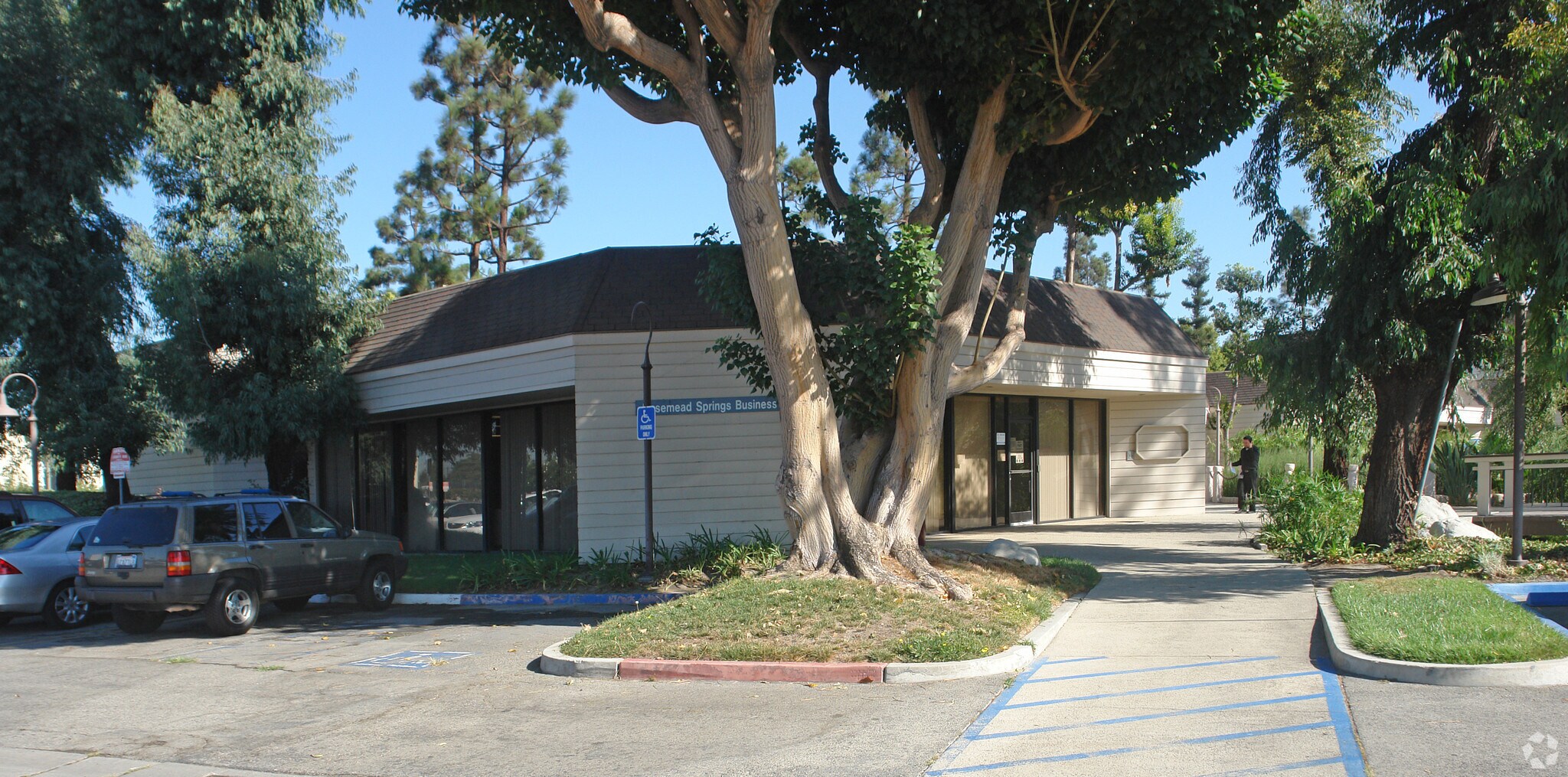 Rosemead Springs Office Park portefeuille de 7 propriétés à vendre sur LoopNet.ca Photo du bâtiment- Image 1 de 13