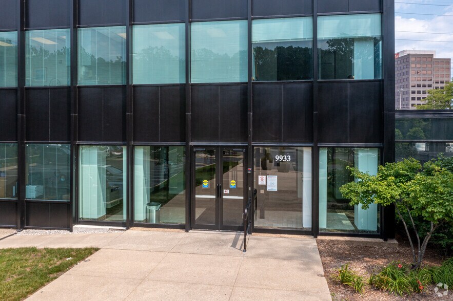 9933 Woods Dr, Skokie, IL à louer - Photo du bâtiment - Image 3 de 11