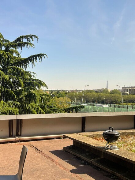 4-6 Rue D'Orleans, Saint-Cloud for sale - Building Photo - Image 2 of 9
