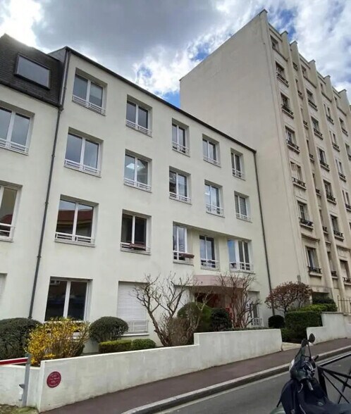 Bureau dans Joinville-le-Pont à louer - Photo du bâtiment - Image 3 de 7