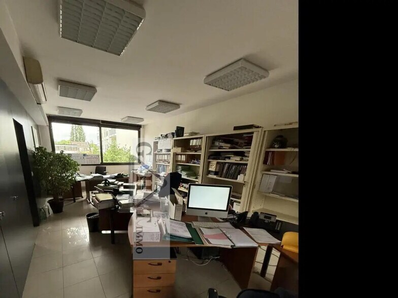 Industrial in Montreuil for sale - Building Photo - Image 2 of 16