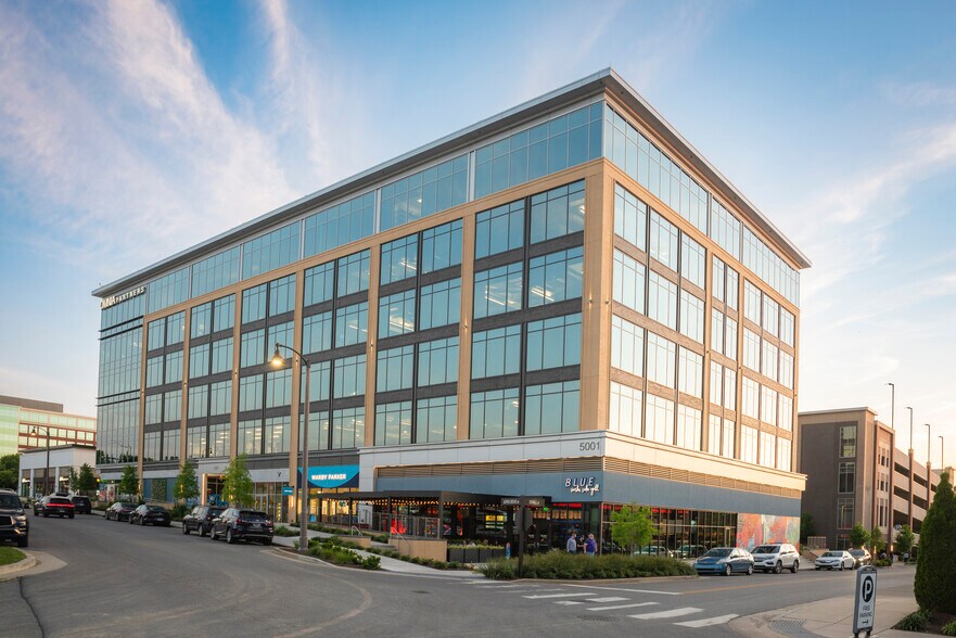 4041 Aspen Grove Dr, Franklin, TN à louer - Photo du bâtiment - Image 3 de 8