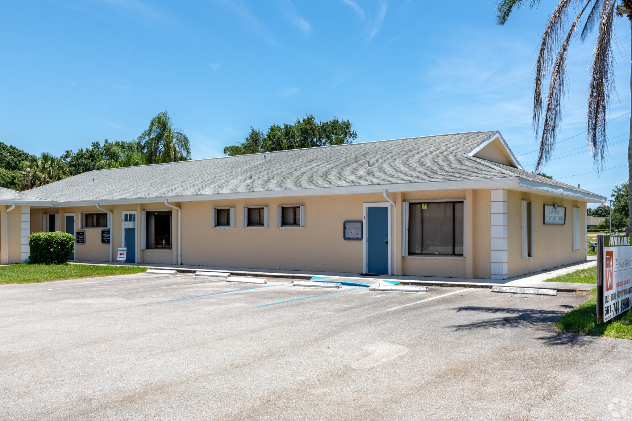 1900 Nebraska Ave, Fort Pierce, FL for lease Primary Photo- Image 1 of 46
