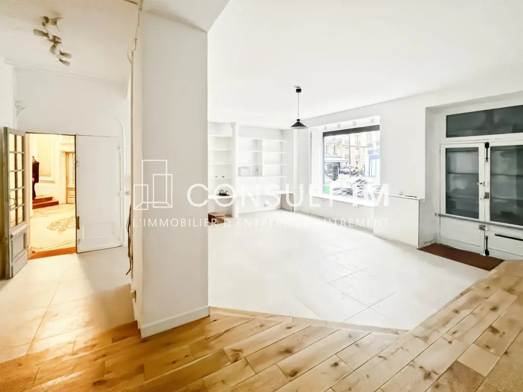 Retail in Paris for lease Building Photo- Image 1 of 8