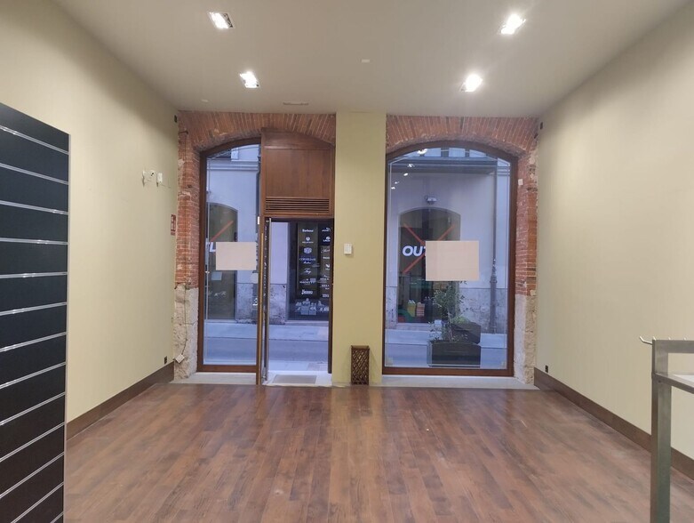 Retail in Valladolid for lease - Interior Photo - Image 2 of 12