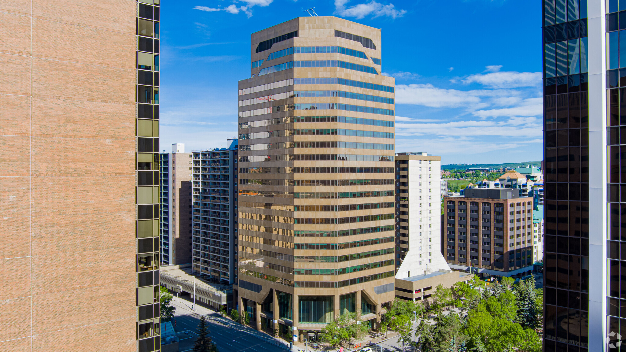 800 5th Ave SW, Calgary, AB à louer Photo principale- Image 1 de 9