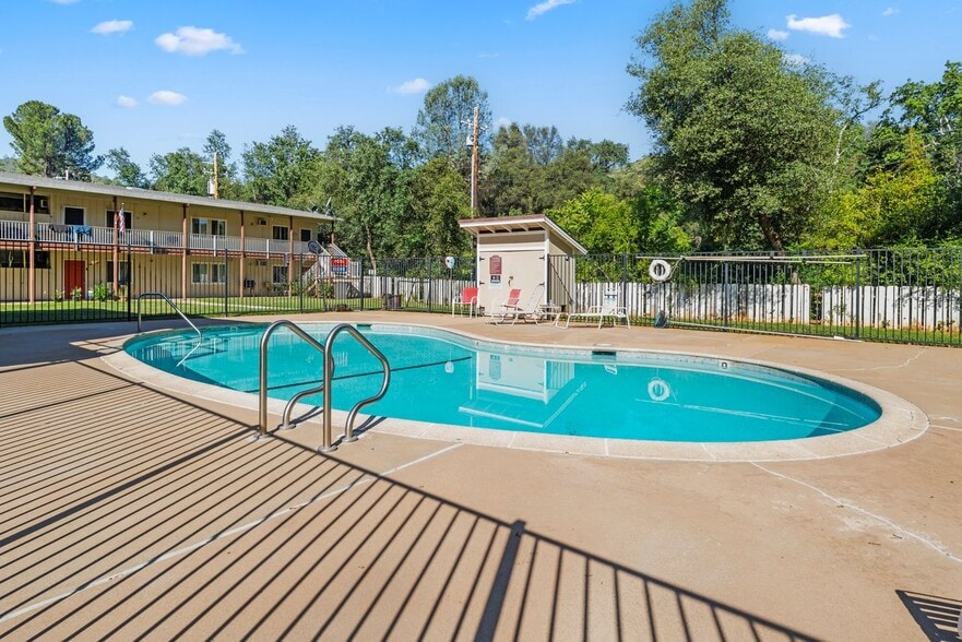 311 Fairview Ln, Sonora, CA à vendre - Photo du bâtiment - Image 2 de 12