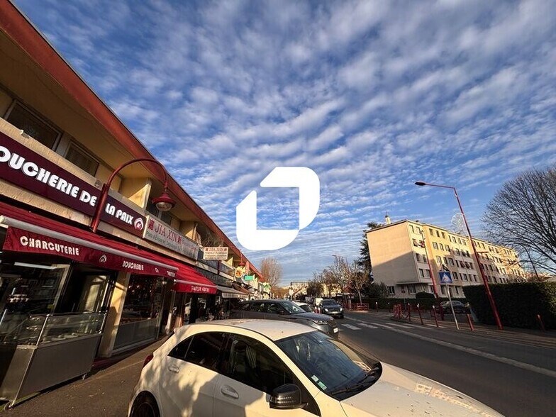 Retail in Fresnes for lease - Building Photo - Image 1 of 1