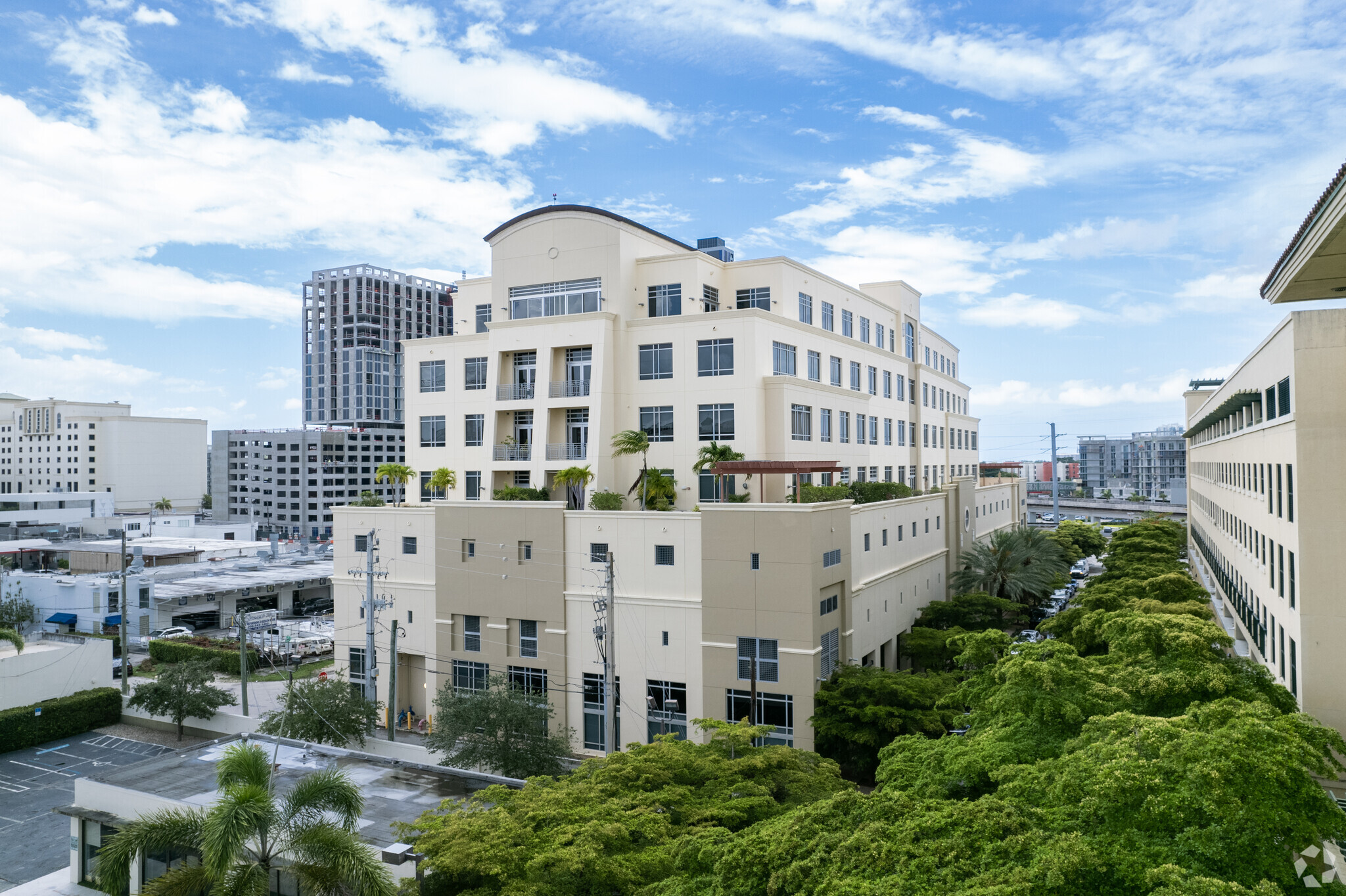 135 San Lorenzo Ave, Coral Gables, FL à vendre Photo principale- Image 1 de 10