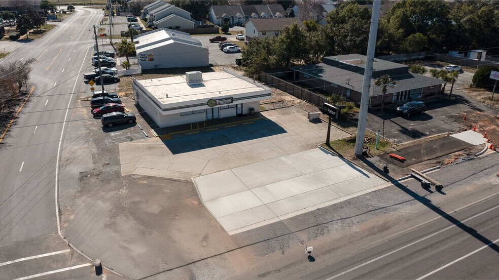 3271 Gulf Breeze Pky, Gulf Breeze, FL à vendre - Photo du bâtiment - Image 3 de 5