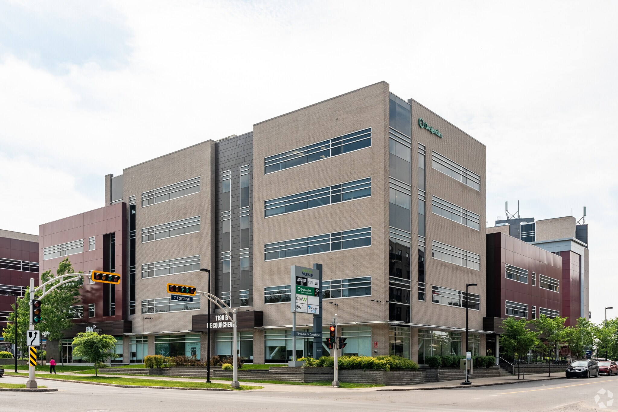 1190B Rue De Courchevel, Lévis, QC à louer Photo du bâtiment- Image 1 de 17