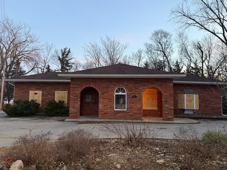 321 W Broadway St, Excelsior Springs, MO for sale - Primary Photo - Image 1 of 12