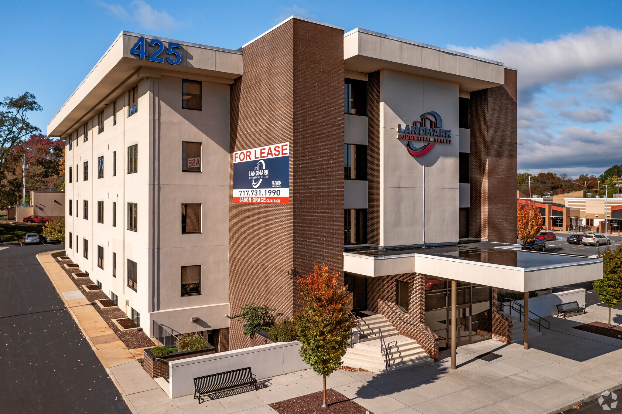 425 N 21st St, Camp Hill, PA à louer Photo du bâtiment- Image 1 de 6