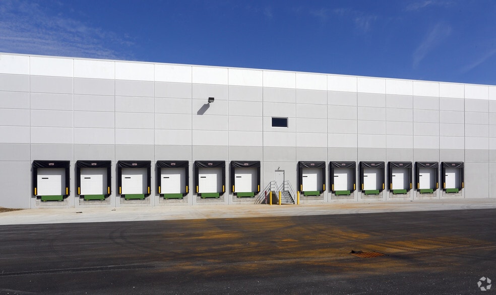 650 Commerce Parkway East Dr, Greenwood, IN for lease - Building Photo - Image 3 of 6