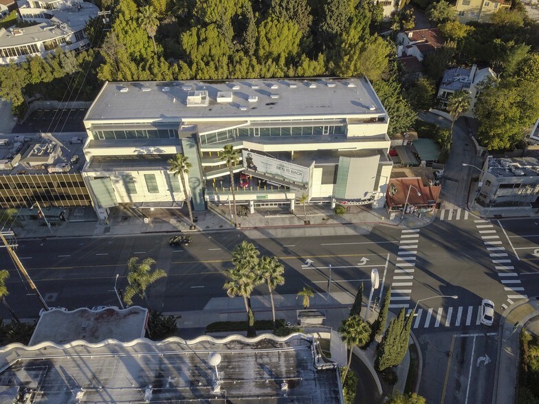 8305 W Sunset Blvd, West Hollywood, CA à louer - Photo du bâtiment - Image 3 de 46