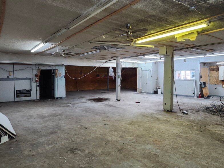 11889 Av Éthier, Montréal, QC à vendre - Photo du bâtiment - Image 2 de 6