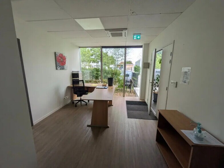 Office in Besançon for lease - Interior Photo - Image 2 of 13