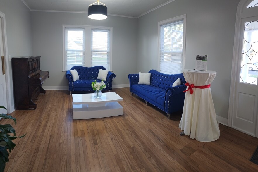 1211 N Cutting Ave, Jennings, LA for lease - Interior Photo - Image 2 of 12