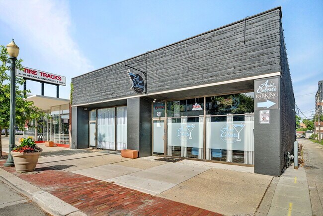 More details for 307 N Chicago St, Joliet, IL - Retail for Lease