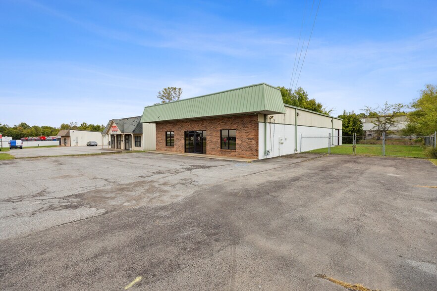 805 N Broadway, Portland, TN à vendre - Photo du bâtiment - Image 1 de 11