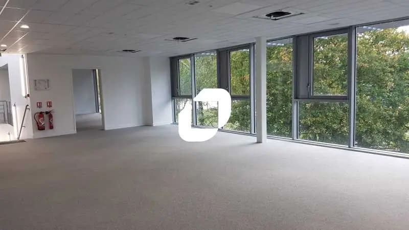 89 Route De La Noue, Limay for lease Interior Photo- Image 1 of 7