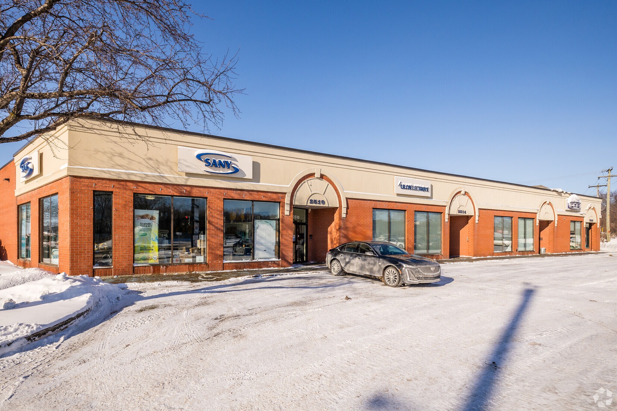 2510-2522 Boul Le Corbusier, Laval, QC for lease Primary Photo- Image 1 of 4