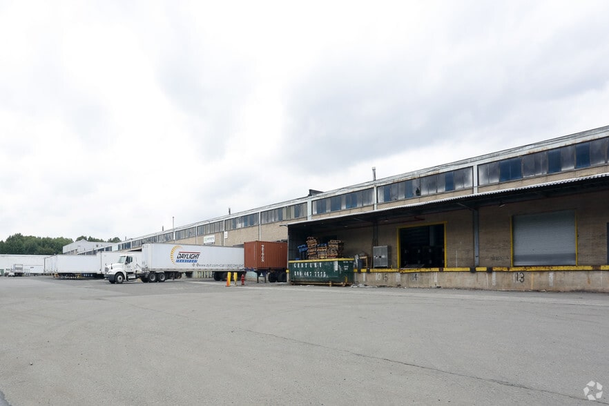 1200 Fuller Rd, Linden, NJ à louer - Photo du bâtiment - Image 3 de 6