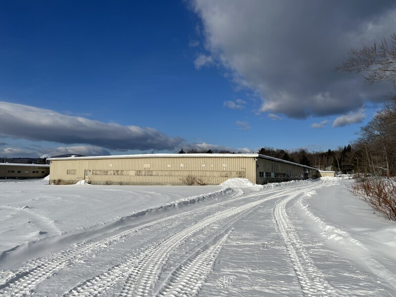 128 Weld Rd, Wilton, ME à vendre - Photo du bâtiment - Image 3 de 10