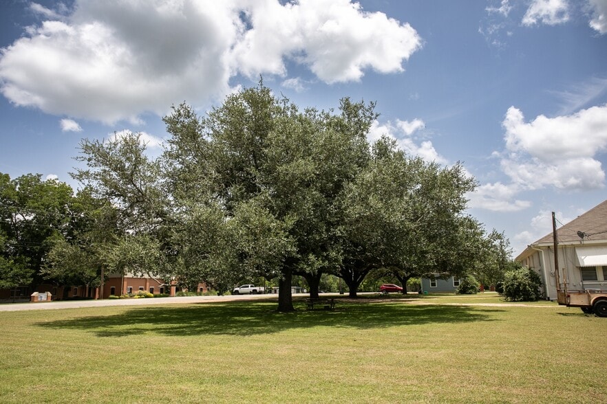515 Colorado, Burton, TX for sale - Building Photo - Image 2 of 38