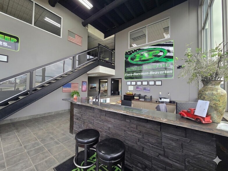 750 Industrial Dr, Clare, MI à vendre - Hall d’entrée - Image 3 de 14