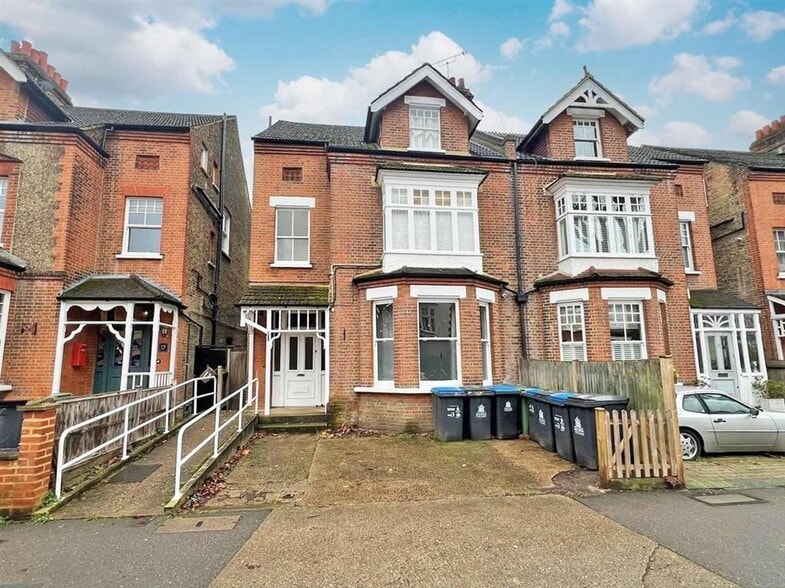 17 Victoria Av, Surbiton for sale - Primary Photo - Image 1 of 7