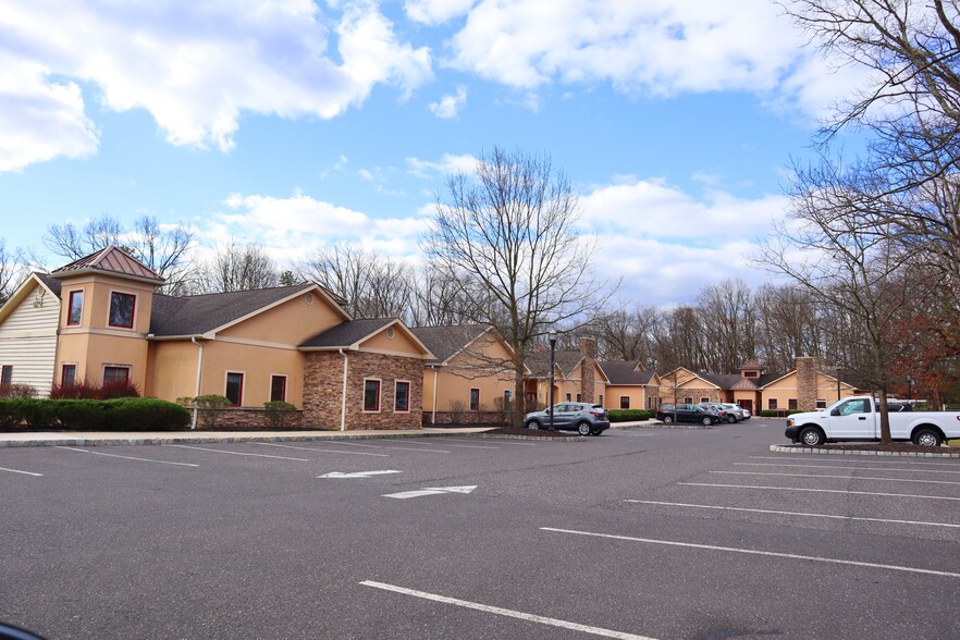 88 S Lakeview Dr, Gibbsboro, NJ for lease - Building Photo - Image 3 of 5